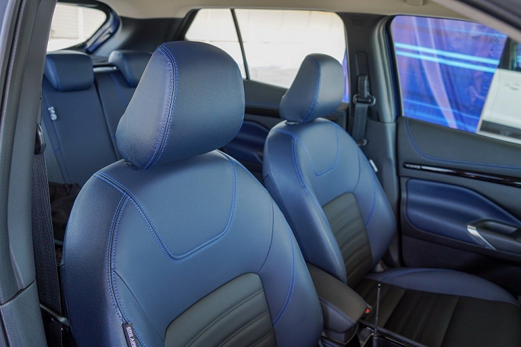 Nằm bên dưới nắp ca-pô của Nissan Kicks Autotech 2022 tại Thái Lan là hệ truyền động e-Power thế hệ thứ hai, vẫn bao gồm máy xăng 3 xi-lanh, dung tích 1.2L, đóng vai trò máy phát điện để sạc pin cho xe.