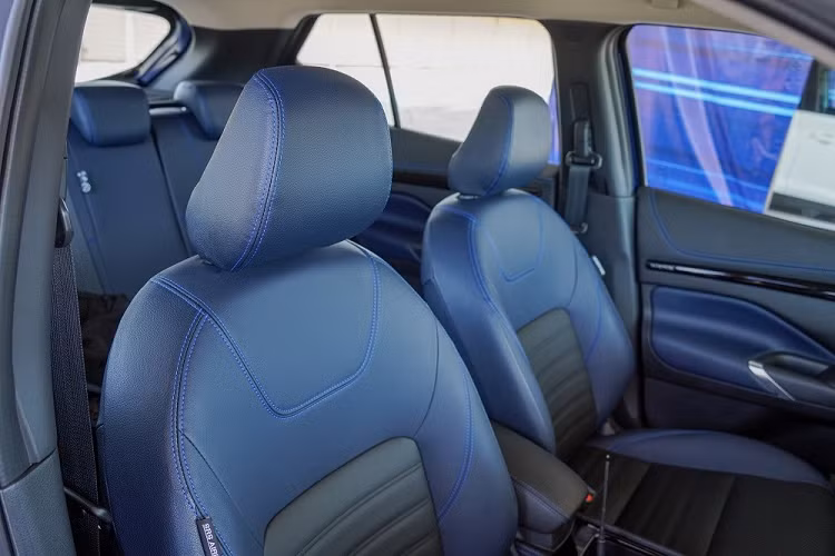 Nằm bên dưới nắp ca-pô của Nissan Kicks Autotech 2022 tại Thái Lan là hệ truyền động e-Power thế hệ thứ hai, vẫn bao gồm máy xăng 3 xi-lanh, dung tích 1.2L, đóng vai trò máy phát điện để sạc pin cho xe.