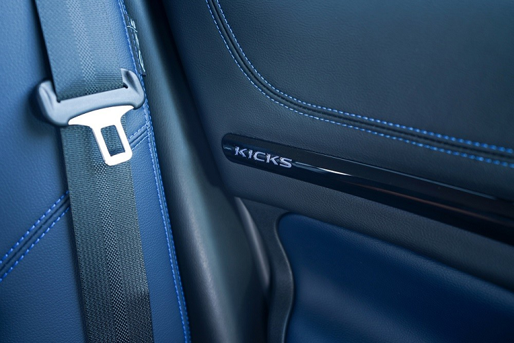 Bên cạnh đó là những trang bị an toàn chủ động như hệ thống phát hiện vật thể di động, kiểm soát hành trình thích ứng, cảnh báo điểm mù, cảnh báo phương tiện cắt ngang khi lùi, cảnh báo chệch làn đường, hỗ trợ đèn pha và hệ thống kiểm soát lái thông minh.