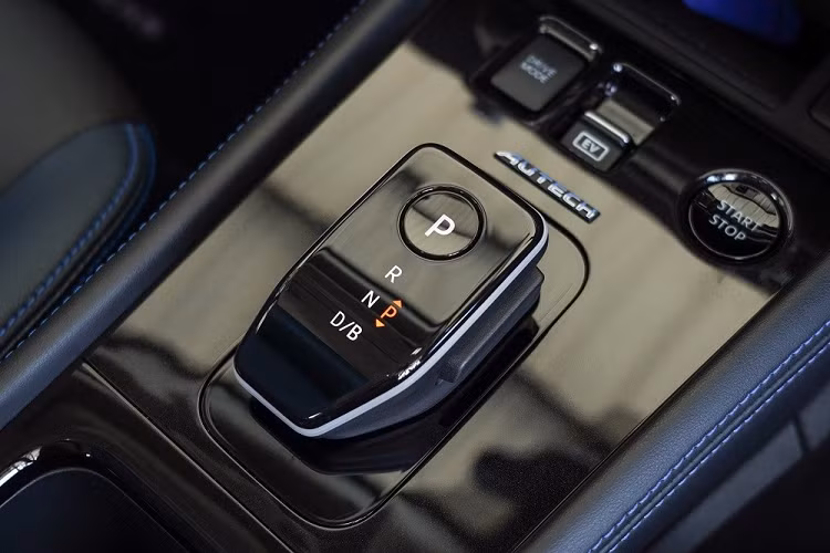 Chưa hết, Nissan Kicks 2022 tại Thái Lan còn có thêm hệ thống e-Pedal Step nâng cấp, giúp giảm tốc độ của xe xuống còn 5 km/h khi người lái nhấc chân ra khỏi bàn đạp ga. Hệ thống này sẽ khá tiện lợi khi đỗ xe hoặc bám đuôi xe phía trước.