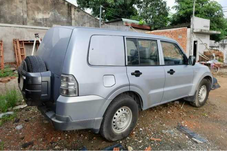 Mitsubishi Pajero 2008 chở tiền do các ngân hàng thanh lý lại, người dùng mua về thường đại tu nhiều hạng mục với chi phí vài chục đến vài trăm triệu đồng, tuỳ theo sở thích cá nhân và nhu cầu di chuyển.