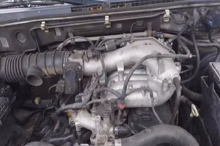 Trong đó có thể kể đến công đoạn tháo bỏ thùng chở tiền phía sau, đồng thời đại tu động cơ, hệ thống lái, bộ ly hợp, hệ thống phanh, hệ thống điện, sơn lại ngoại thất,… 