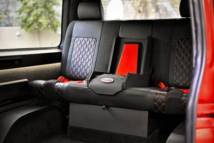 Được gắn ở giữa khung gầm đã được độ của Toyota Quantum, động cơ 12 xi-lanh nhận được 2 bộ tăng áp Billet T3T4, một bộ hút khí làm riêng với 12 ống hút riêng lẻ, những kim phun 350 cc Bosch từ Porsche 997 3.8 Carrera, một ECU Maxx hiệu suất cao, và một cặp làm mát tích điện nước-không khí lớn.