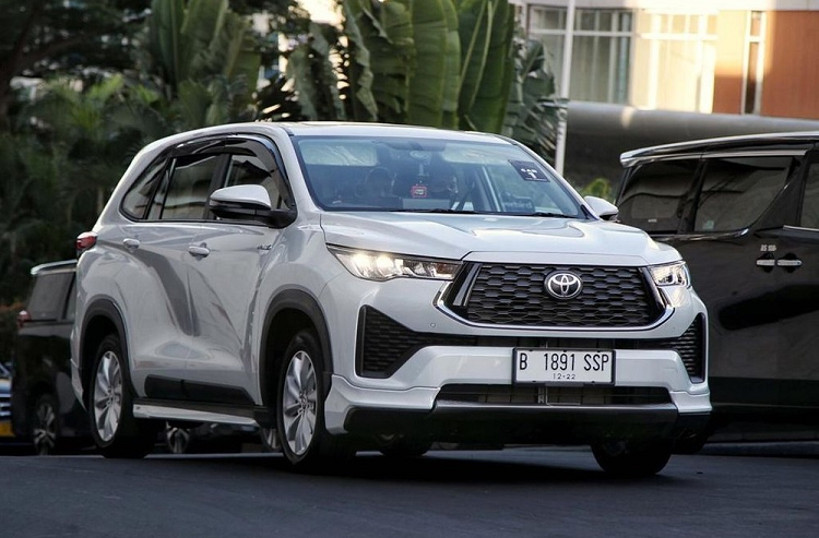 Toyota Innova Hybrid 2023 