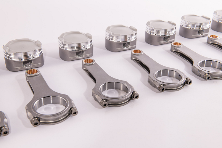 Những con số này tăng lên đáng kể so với công suất 627 mã lực và mô-men xoắn 750 Nm từ mẫu xe M5 CS nguyên bản.