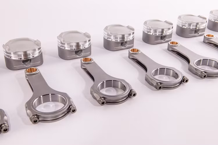 Những con số này tăng lên đáng kể so với công suất 627 mã lực và mô-men xoắn 750 Nm từ mẫu xe M5 CS nguyên bản.