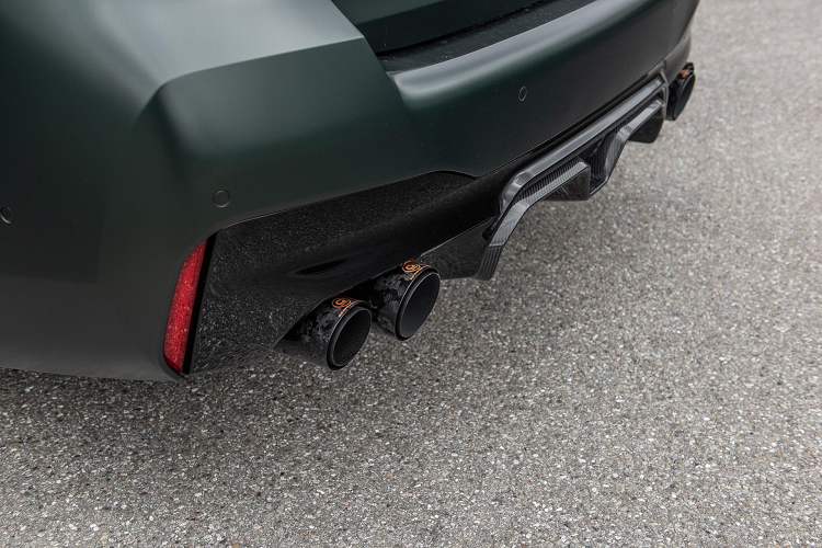 Nhìn từ bên ngoài, không ai có thể nhầm mẫu xe này với một chiếc BMW M khác vì bộ bodykit và bộ mâm độ đã giúp chiếc xe này trở nên nổi bật hơn rất nhiều lần.