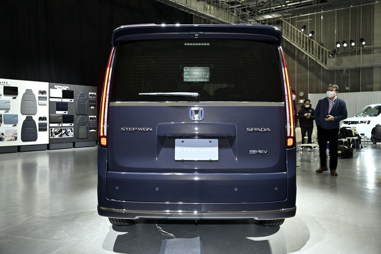 Giá xe Honda Step WGN 2022 chưa được công bố, nó sẽ được trưng bày trong triển lãm Tokyo Auto Salon 2022. Đến mùa xuân năm nay, xe sẽ được bán ra thị trường như đối thủ của Toyota Noah và Voxy.