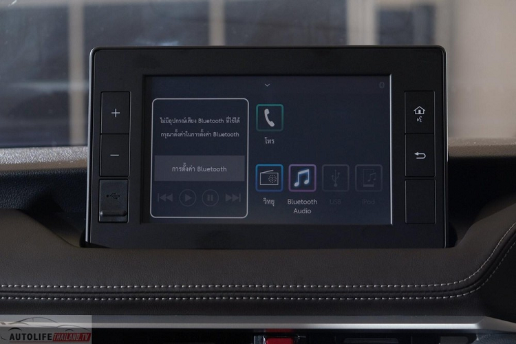 Bù lại, hàng ghế sau của xe đã rộng rãi hơn nhờ chiều dài cơ sở tăng 70 mm lên 2.620 mm. Là bản tiêu chuẩn nên Toyota Vios Sport 2023 chỉ có những trang bị an toàn khá cơ bản. Theo đó, xe sở hữu phanh đĩa trước, phanh tang trống sau, 6 túi khí, hệ thống chống bó cứng phanh ABS, phân bổ lực phanh điện tử EBD, trợ lực phanh BA, hệ thống cân bằng điện tử, hệ thống kiểm soát lực kéo và hỗ trợ khởi hành ngang dốc.