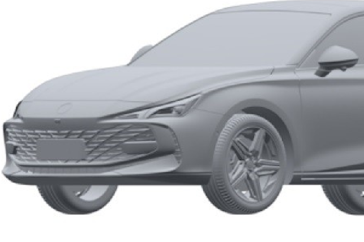 Vòng ra phía sau, chúng ta sẽ bắt gặp cụm đèn hậu LED nằm vắt ngang đuôi xe, ngay bên dưới cánh gió đuôi. Cụm đèn hậu còn được bao quanh bằng đường cắt hình chữ "C". Dưới nữa là 4 ống xả hình bầu dục và 2 khe gió khá lớn. Đặc biệt, trong một hình ảnh chụp xe trên đường chạy thử, có thể thấy một chiếc MG6 Pro 2023 màu đỏ được trang bị cả cánh gió sau cỡ lớn và nẹp mạ crôm bên dưới đèn hậu. Có vẻ như đây là sẽ trang bị tùy chọn dành cho mẫu sedan hạng C này.