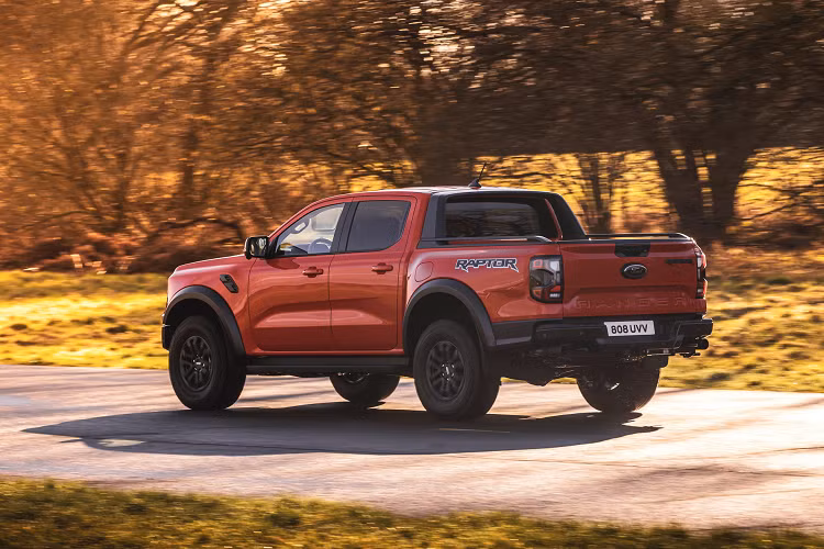 Cảnh báo chệch làn đường, cảnh báo điểm mù, cảnh báo phương tiện cắt ngang khi lùi tích hợp phanh, camera 360 độ, ngăn va chạm khi lùi, hỗ trợ đánh lái tránh va chạm, cảnh báo áp suất lốp và hỗ trợ đỗ xe chủ động.