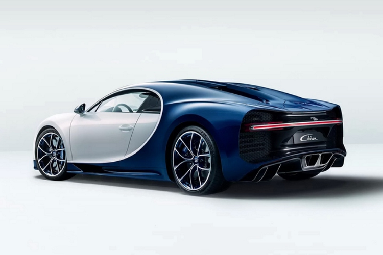Riêng tùy chọn của siêu xe Bugatti Chiron đã chiếm tới gần 500.000 USD (khoảng 11,39 tỷ đồng). Trong đó, đắt đỏ nhất là tùy chọn sơn xanh Blue Royal Carbon trị giá 222.500 USD (khoảng 5,07 tỷ đồng), ngang giá của một chiếc Ferrari Roma ở Mỹ.