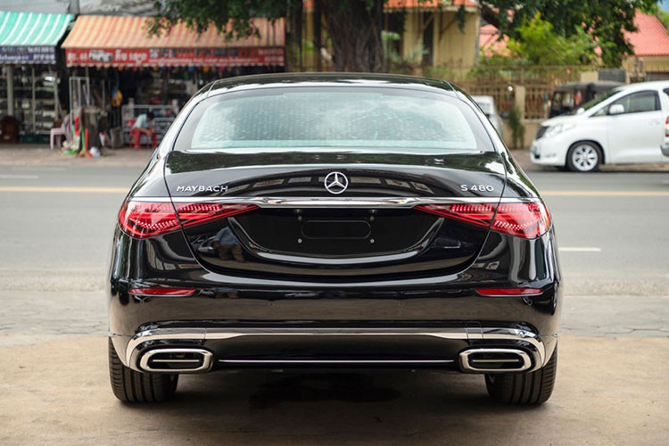 Giá xe Mercedes-Maybach S450 2022 đang được bán chính hãng tại Việt Nam từ 8,199 tỷ đồng. Xe sở hữu động cơ 3.0L thế hệ mới với công nghệ EQ Boost hiện đại tích hợp cùng nền tảng 48V đã giúp chiếc xe trở nên mạnh mẽ và mang đến trải nghiệm lái vượt bậc cho người dùng.