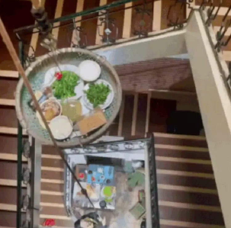 Clip: Cách đưa cơm sáng tạo cho người nhà F0 nhận về lời khen Clip: Cach dua com sang tao cho nguoi nha F0 nhan ve loi khen