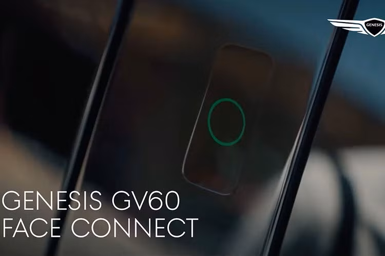 Đặc biệt, lần đầu tiên Genesis sử dụng gương chiếu hậu kỹ thuật số với các camera gắn ngoài cùng hình ảnh được hiển thị ở phần trên của hai màn hình ở chân cột A.