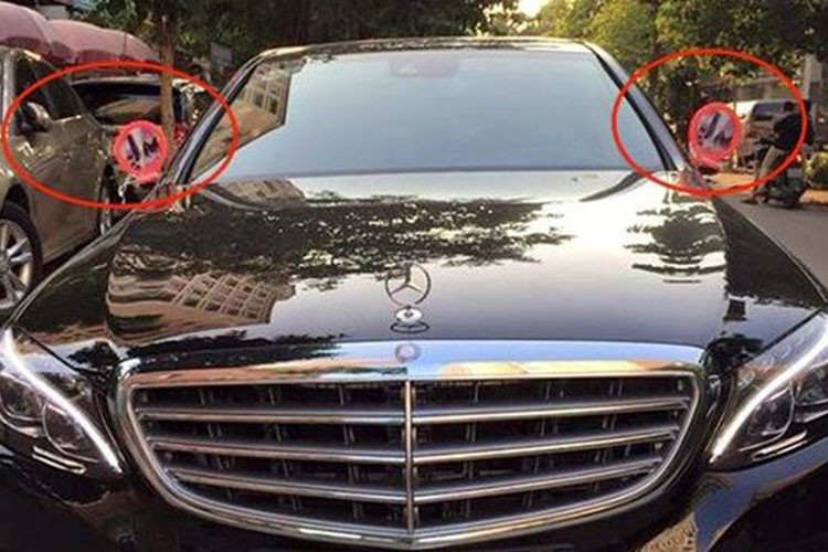 Thậm chí, một số người còn khẳng định dùng gương tự chế thay cho gương chiếu hậu của xe cũng là một cách chống trộm. Nhìn những chiếc gương tự chế như thế này, kẻ trộm chắc chắn sẽ "chán hẳn".