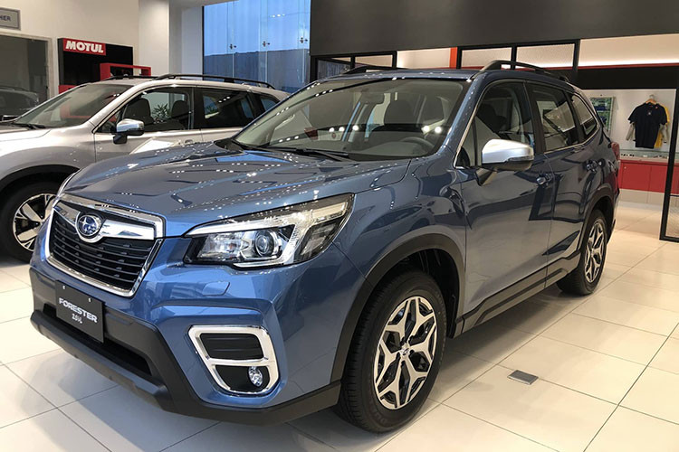 Trong tháng 8/2022, khách hàng mua xe Subaru Forester bản 2.0i-L sẽ nhận được ưu đãi giảm giá 229 triệu đồng tiền mặt, tặng thêm 1 năm bảo dưỡng &amp; 400 Lít xăng và màn hình đa phương tiện thế hệ mới có kết nối Apple CarPlay và Android Auto (trị giá 25 triệu đồng). Qua đó nâng tổng ưu đãi có giá trị lên tới hơn 254 triệu đồng đối với bản 2.0i-L.