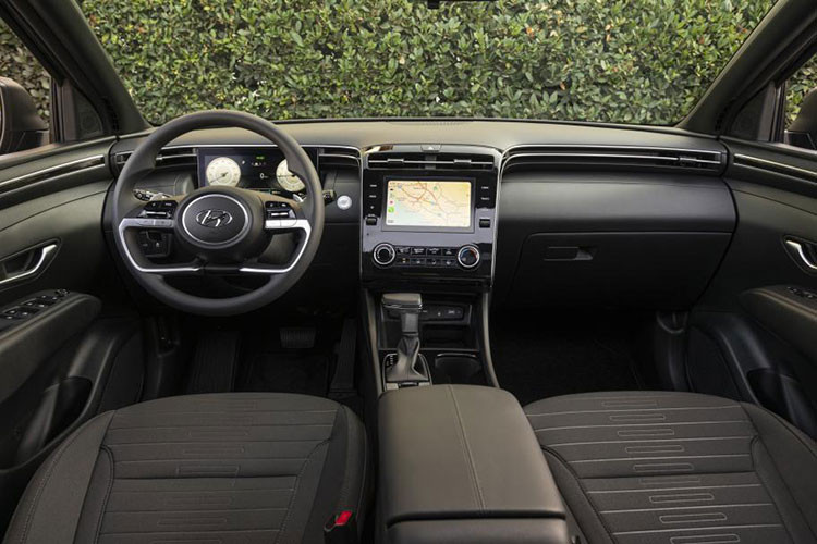 Như vậy, Hyundai đã mở rộng sản phẩm cho chiếc xe bản tải Santa Cruz 2023 của mình với gói Night với mức giá đã tăng lên tới 1.780 USD. Cụ thể, xe có tùy chọn thêm đen và giá xe Hyundai Santa Cruz 2023 sẽ từ 37.105 USD (tương đương 868 triệu đồng).