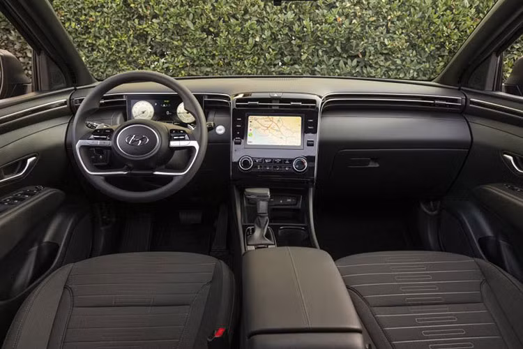 Như vậy, Hyundai đã mở rộng sản phẩm cho chiếc xe bản tải Santa Cruz 2023 của mình với gói Night với mức giá đã tăng lên tới 1.780 USD. Cụ thể, xe có tùy chọn thêm đen và giá xe Hyundai Santa Cruz 2023 sẽ từ 37.105 USD (tương đương 868 triệu đồng).