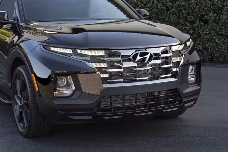 Chiếc xe Hyundai Santa Cruz 2023 bản Night Model mới hay còn được gọi với cái tên "bóng đêm" này đúng như tên gọi, nó sở hữu màu sơn ngoại thất đầy cá tính và bí ẩn.