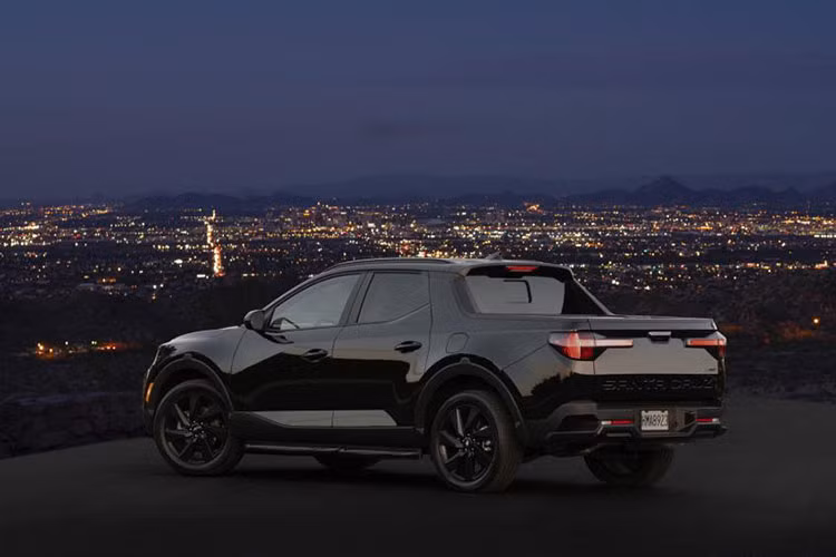 Đến nay, mẫu xe bán tải Hyundai Santa Cruz lại gây chú ý với người dùng khi có thêm phiên bản mới hứa hẹn thu hút nhiều khách hàng thích sự nam tính cũng như bí ẩn.