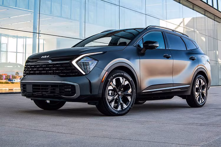 Dòng xe Kia Sportage thế hệ mới đã có bản nâng cấp nhẹ tại thị trường Hàn Quốc vào tháng 7 vừa qua và đến nay, đã được bán ra tại thị trường Mỹ. Đáng chú ý đây là lần đầu tiên phiên bản Kia Sportage PHEV 2023 mới được bán ra ở Mỹ.