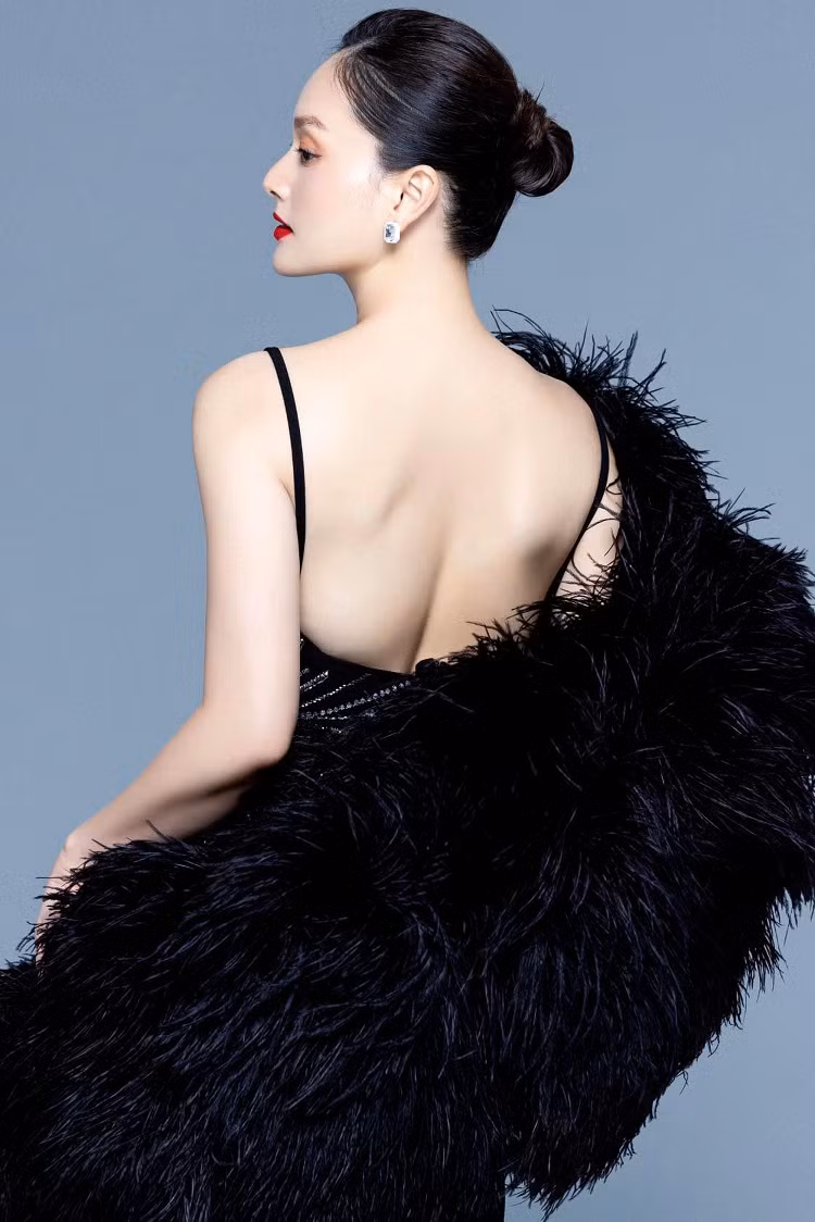 Dien vien Lan Phuong: 'Khi co moi thu, nhieu nguoi lai quen su kiem soat chinh minh'-Hinh-6