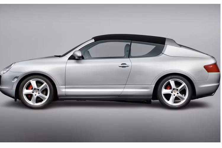 Câu hỏi thứ hai mà mẫu xe này phải trả lời chính là hàng ghế sau có thoải mái không khi phần nóc dốc về phía sau như xe coupe, kính chắn gió và cột A bị rút ngắn. Xe SUV mui trần mà sở hữu hàng ghế sau với khoảng không gian phía trên đầu hành khách chật hẹp thì quả là một sai lầm lớn.