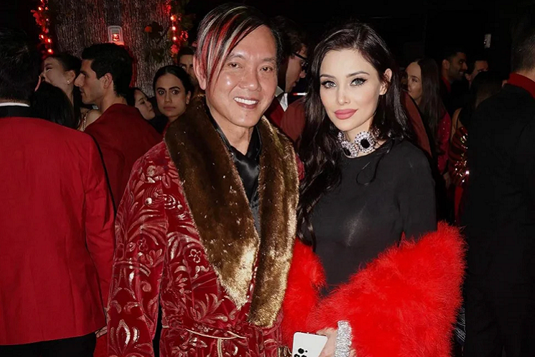 Hung cùng người chồng tài phiệt được đồn đại sẽ tham gia chương trình ăn khách của Netflix, Bling Empire, nói về cuộc sống của những người giàu có. Với tủ quần áo rực rỡ, những cuộc dạo chơi xa hoa, bữa tiệc theo chủ đề độc quyền và xe hơi ấn tượng, việc Hung lên sóng sẽ không có gì đáng ngạc nhiên.