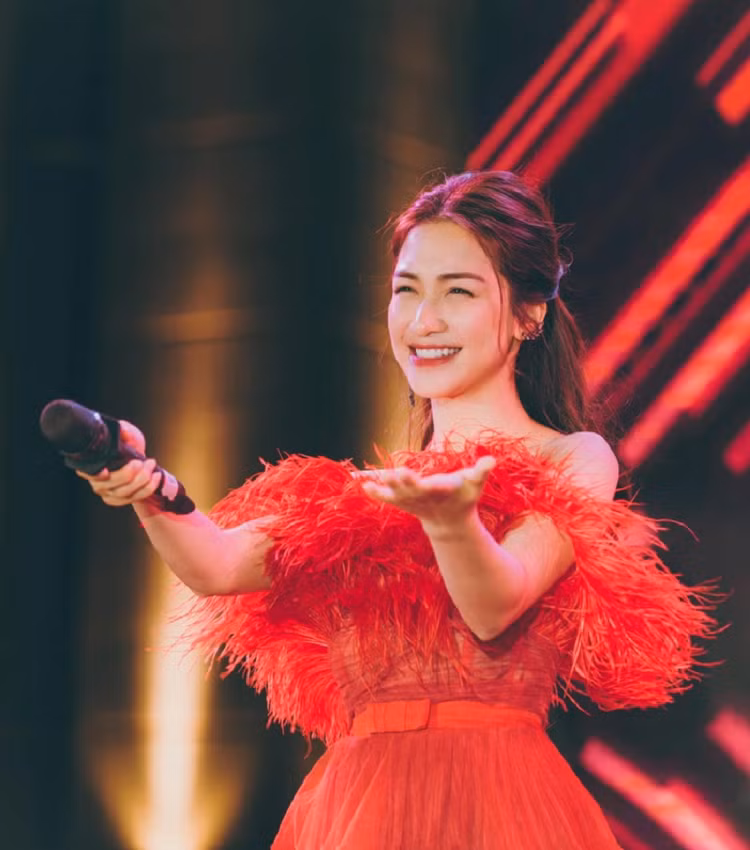 Su co san khau chung to Hoa Minzy 'noi khong voi hat nhep'