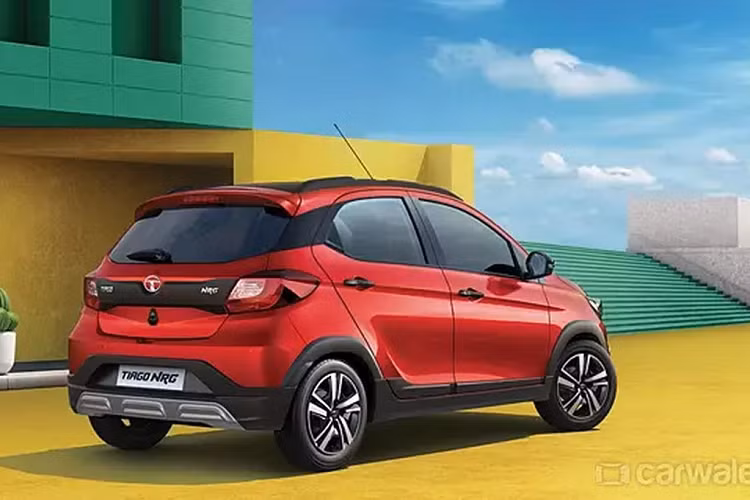 Về an toàn, Tiago NRG XT 2022 được trang bị hai túi khí cho hàng ghế trước, hệ thống chống bó cứng phanh ABS, hệ thống cảnh báo thắt dây an toàn, hệ thống hỗ trợ đỗ xe,… Về truyền động, Tiago NRG XT 2022 được trang bị động cơ xăng Revotron 1.2L, sản sinh công suất 84 mã lực và momen xoắn cực đại 113 Nm, tại 3.300 vòng/phút.