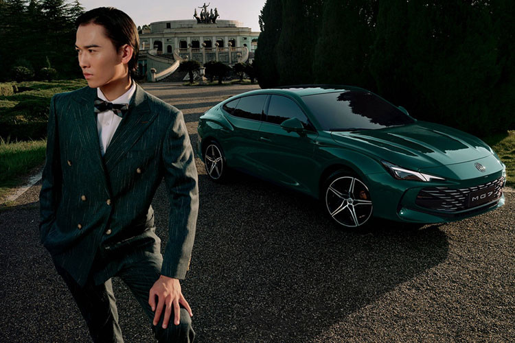 Động cơ đồng hành với hộp số tự động 9 cấp mới do tập đoàn mẹ SAIC sản xuất. Nhờ đó, MG7 2023 có thể tăng tốc từ 0-100 km/h trong thời gian 6,5 giây và tiêu thụ lượng xăng trung bình chỉ 6,2 lít/100 km. Hiện giá xe MG7 2023 tại thị trường Trung Quốc vẫn chưa được công bố.