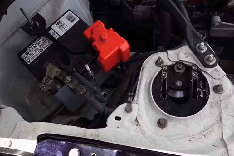 Aquilla hoàn toàn nhận thức được quan điểm của công chúng đối với chiếc xe của mình, đặc biệt là thái độ tiêu cực từ những người mê xe Nhật Bản thuần tính, nhưng anh ấy không thực sự quan tâm đến điều đó.