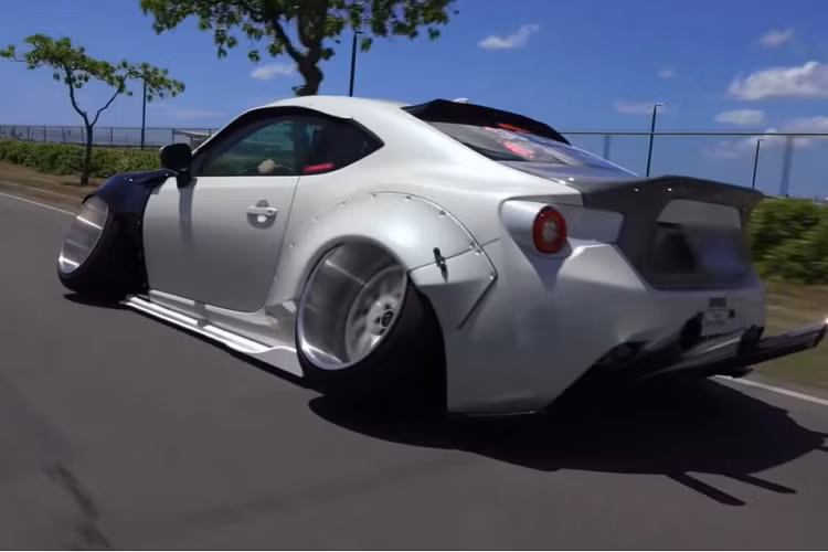 Không có gì ngạc nhiên khi một chiếc xe Subaru BRZ độ kỳ lạ thế này sẽ tạo nên phản ứng yêu – ghét trái chiều từ người nhìn. Dù thế nào đi nữa, Aquilla cũng đáng nhận lời khen vì công sức và sự can đảm để tạo nên một chiếc Subaru BRZ có một không hai.