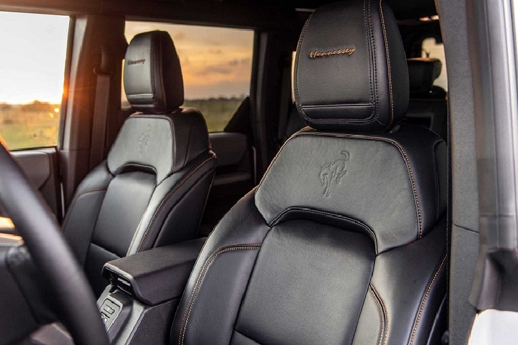 Giá bán của gói độ này ở mức 24.950 USD (khoảng 569 triệu đồng), chưa tính đến tiền của dành cho một chiếc Bronco nguyên bản.