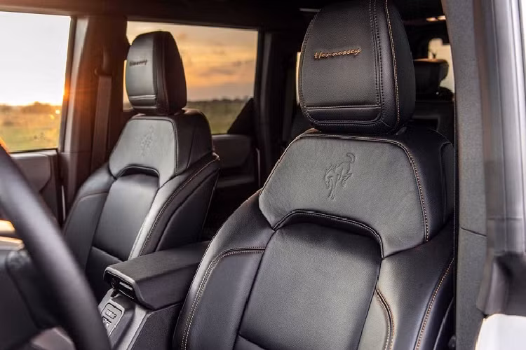 Giá bán của gói độ này ở mức 24.950 USD (khoảng 569 triệu đồng), chưa tính đến tiền của dành cho một chiếc Bronco nguyên bản.