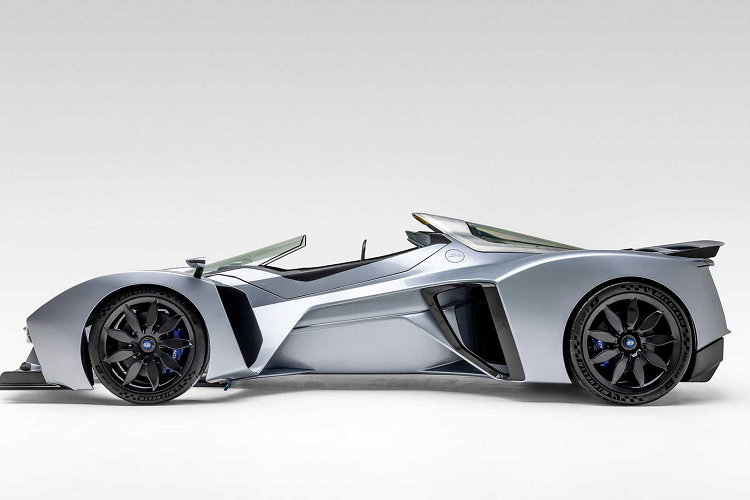 Delage D12 gần đây đã được ra mắt Bắc Mỹ tại Tuần lễ xe hơi Monterey. Việc chiếc xe đua được đưa tới sự kiện này đã có tác dụng khi 7 trong số 9 chiếc xe được phân bổ cho Hoa Kỳ đã được bán trong sự kiện này. Chiếc xe sẽ được nhập khẩu về các tiểu bang theo luật về xe trưng bày.