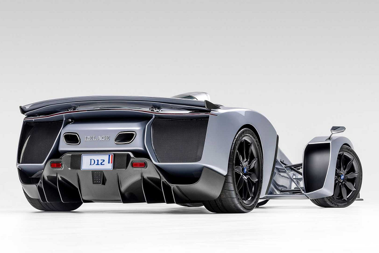 Thương hiệu cũng được trang bị thêm một khối động cơ D12 cũng có sẵn, hoàn chỉnh với khối động cơ V12 7.6 lít tương tự nhưng sử dụng động cơ điện 20 mã lực nhỏ hơn để lái xe, đỗ xe và lùi xe. Biến thể này có công suất tối đa 996 mã lực và mô-men xoắn 884 Nm.