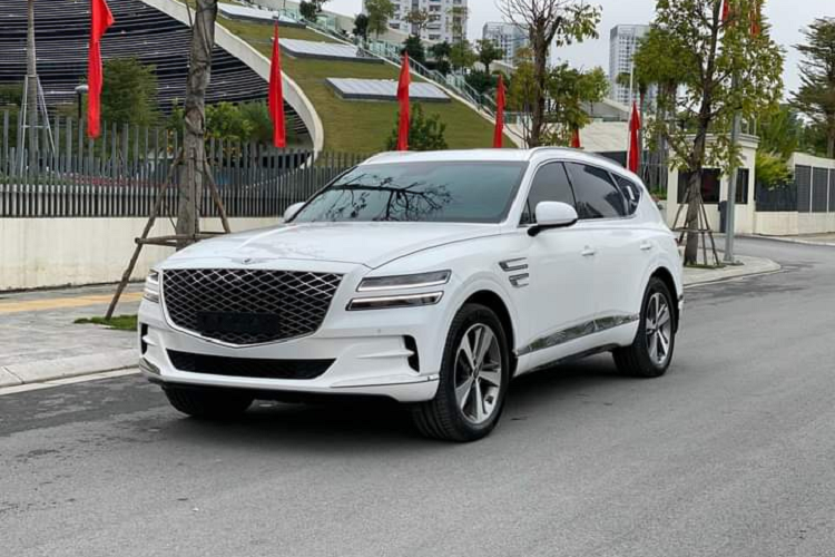 Trước đây, từng có thời điểm, các đại lý Hyundai chào bán GV80 (giá xe Genesis GV80 tiết lộ là 3,95 tỷ đồng) nhưng chỉ bán cho số ít khách hàng, không công bố rộng rãi thông số kĩ thuật xe cũng như dịch vụ hậu mãi.