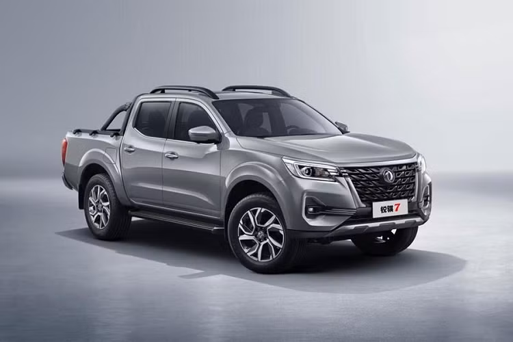 Nằm bên dưới nắp ca-pô của Ruiqi 7 là 2 loại động cơ xăng và diesel. Động cơ diesel là loại 4 xi-lanh, tăng áp, dung tích 2.3L, sản sinh công suất tối đa 166 mã lực và mô-men xoắn cực đại 420 Nm. Bên cạnh đó, động cơ diesel còn chỉ tiêu thụ lượng nhiên liệu trung bình 7,3 - 8,1 lít/100 km. Động cơ kết hợp với hệ dẫn động 1 cầu hoặc 2 cầu. Giá xe Ruiqi 7 2022 sẽ được công bố tại triển lãm Ô tô Bắc Kinh 2022.