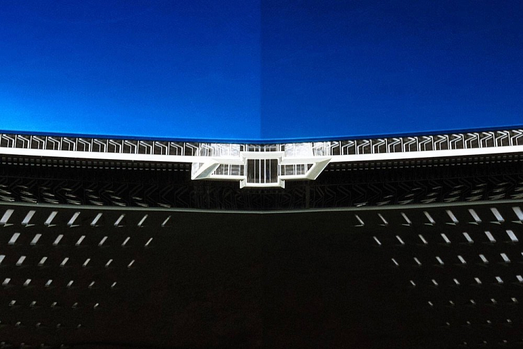 Đồng thời, đây cũng là mẫu xe concept đầu tiên của thương hiệu Chevrolet được phát triển dựa trên công nghệ truyền động Ultium Drive và pin Ultium. FNR-XE sẽ là hình ảnh xem trước cho một mẫu sedan thuần điện mới của thương hiệu Chevrolet. Ngoài ra, FNR-XE còn cho thấy trước ngôn ngữ thiết kế mới của thương hiệu xe Mỹ.