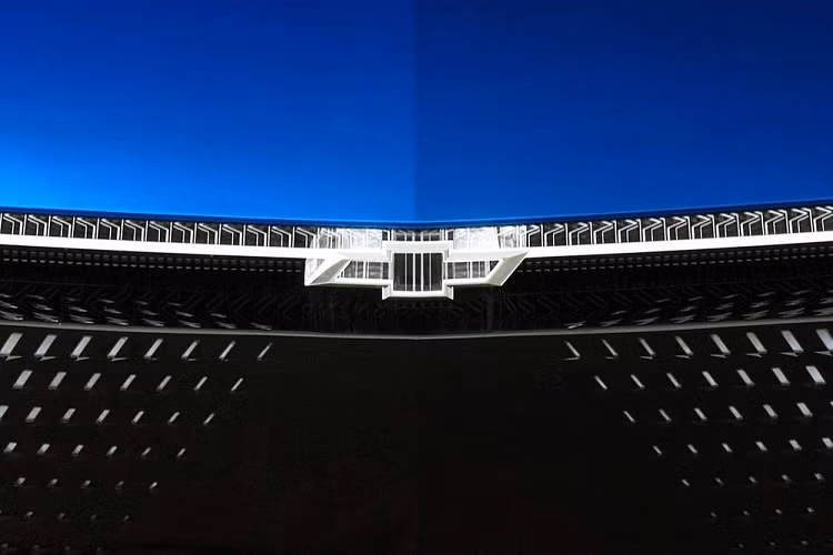 Đồng thời, đây cũng là mẫu xe concept đầu tiên của thương hiệu Chevrolet được phát triển dựa trên công nghệ truyền động Ultium Drive và pin Ultium. FNR-XE sẽ là hình ảnh xem trước cho một mẫu sedan thuần điện mới của thương hiệu Chevrolet. Ngoài ra, FNR-XE còn cho thấy trước ngôn ngữ thiết kế mới của thương hiệu xe Mỹ.