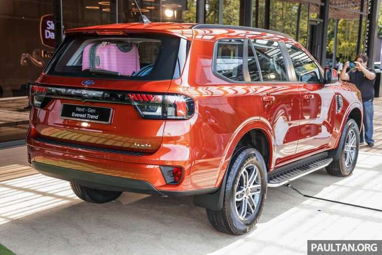 Bản Trend và Titanium dùng động cơ bi-turbo 2.0L cho công suất 210 mã lực và 500Nm, đi cùng hộp số SelectShift tự động 10 cấp.