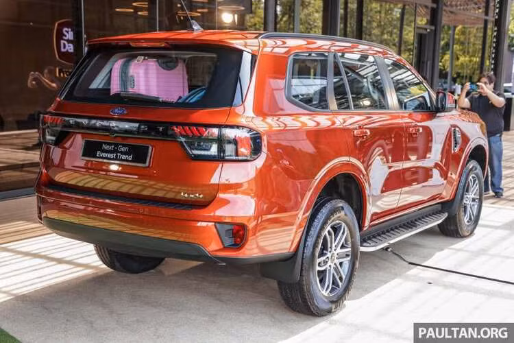 Bản Trend và Titanium dùng động cơ bi-turbo 2.0L cho công suất 210 mã lực và 500Nm, đi cùng hộp số SelectShift tự động 10 cấp.