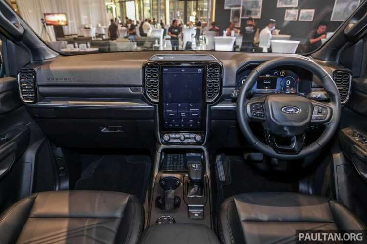 Tại Malay, phiên bản Sport và Trend sẽ dùng đèn pha LED, bản Titanium dùng matrix LED projector với đèn pha tự động. Dàn mâm bảng Sport và Titanium là loại 20 inch, bản Trend dùng mâm 18 inch.