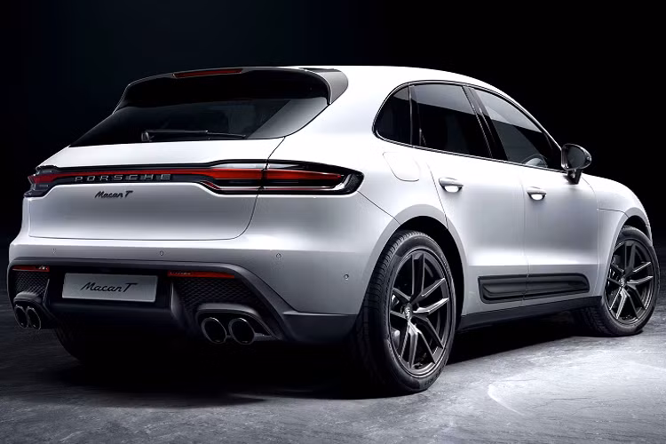 Tất nhiên Porsche không mang đến một khái niệm Crossover thông thường, hãng xe Đức gọi Macan T là một mẫu xe thể thao bốn cửa đầu tiên mang thiết kế đặc biệt cho thương hiệu. Hậu tố “T” trong tên gọi có nghĩa là Touring, bắt nguồn từ tên gọi của dòng xe 911 T, từng ra mắt vào năm 1968. Chiếc xe trong quá khứ được biết với khả năng xử lý linh hoạt, giải phóng toàn bộ sức mạnh một cách dứt khoát, và mẫu xe Crossover Porsche Macan T hứa hẹn sẽ sở hữu phẩm chất tương tự.