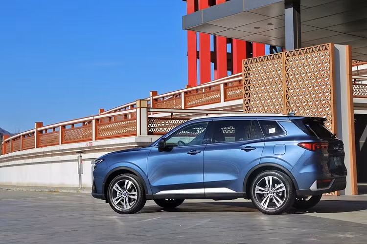 Trong hành trình lái thử, phóng viên đã rút ra một số ưu điểm đáng chú ý của Ford Territory hoàn toàn mới, đó là nội thất rộng rãi, đặc biệt ở hàng ghế sau; thiết kế bề thế với nhiều chi tiết thời trang; cảm giác thoải mái, chủ yếu nhờ ghế; độ ồn thấp; nhiều tính năng tiện dụng...