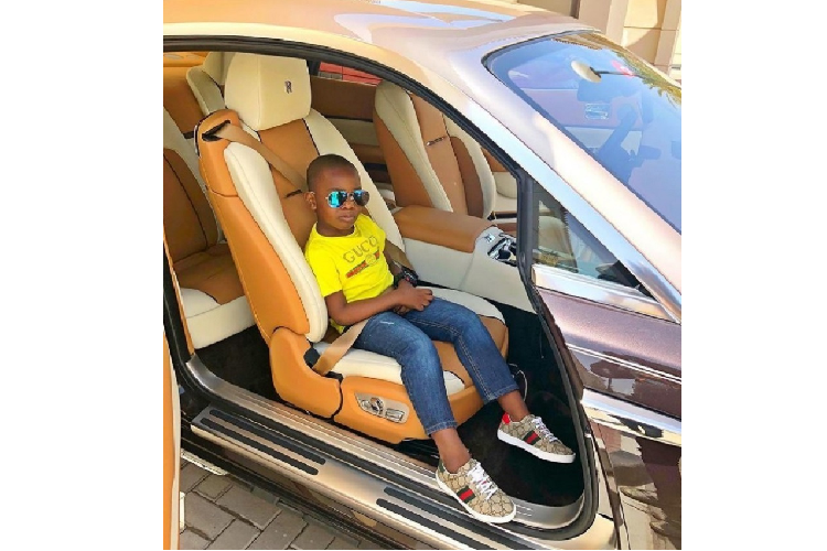 Theo tìm hiểu, Mompha Junior 9 tuổi lần đầu nhận được một căn biệt thự từ bố nhân dịp sinh nhật 6 tuổi.