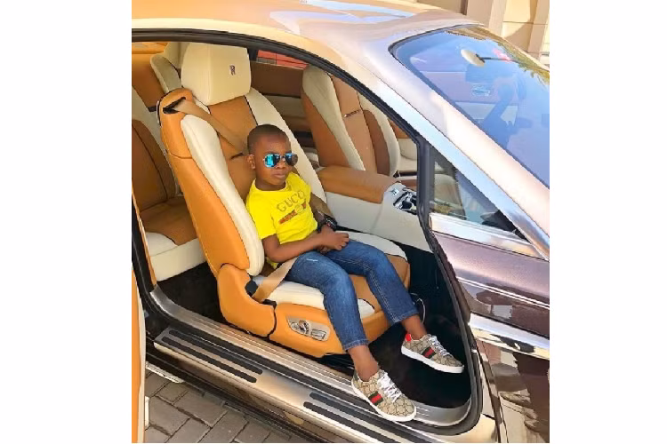 Theo tìm hiểu, Mompha Junior 9 tuổi lần đầu nhận được một căn biệt thự từ bố nhân dịp sinh nhật 6 tuổi.