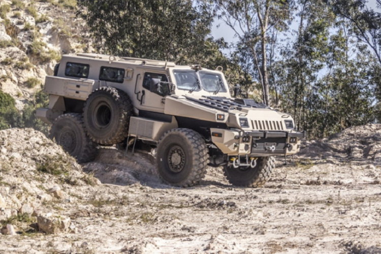 Động cơ của Paramount Marauder Mark 2 nặng 16 tấn này có vẻ là máy dầu diesel tăng áp 6 xi-lanh thẳng hàng cho công suất 281 mã lực và mô-men xoắn cực đại 970 Nm, kết hợp hộp số tự động 5 cấp, Marauder có thể đạt tốc độ 110 km/h.